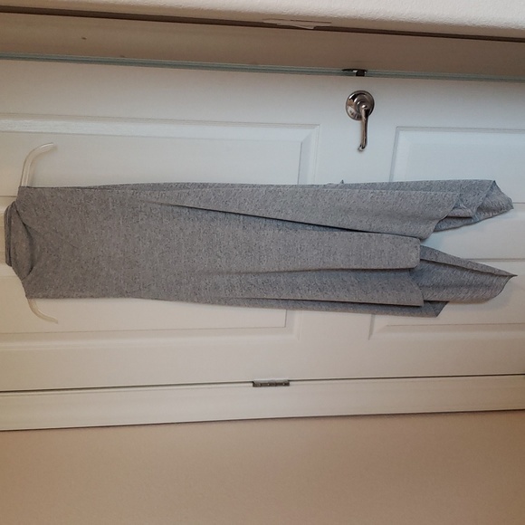 Ladie's sleeveless vest/wrap - Picture 2 of 5